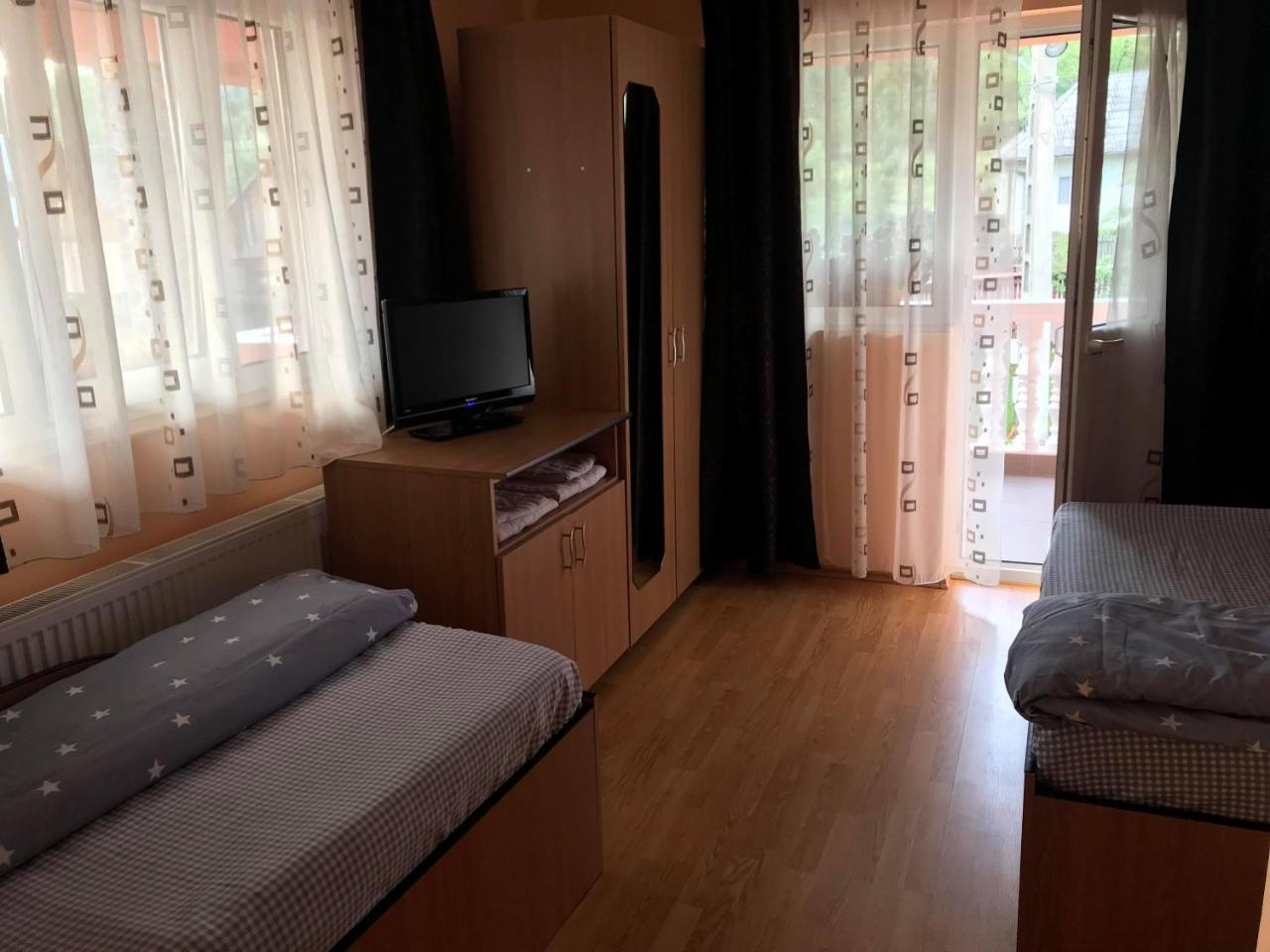 Pensiunea Colt De Rai Săcel Екстериор снимка